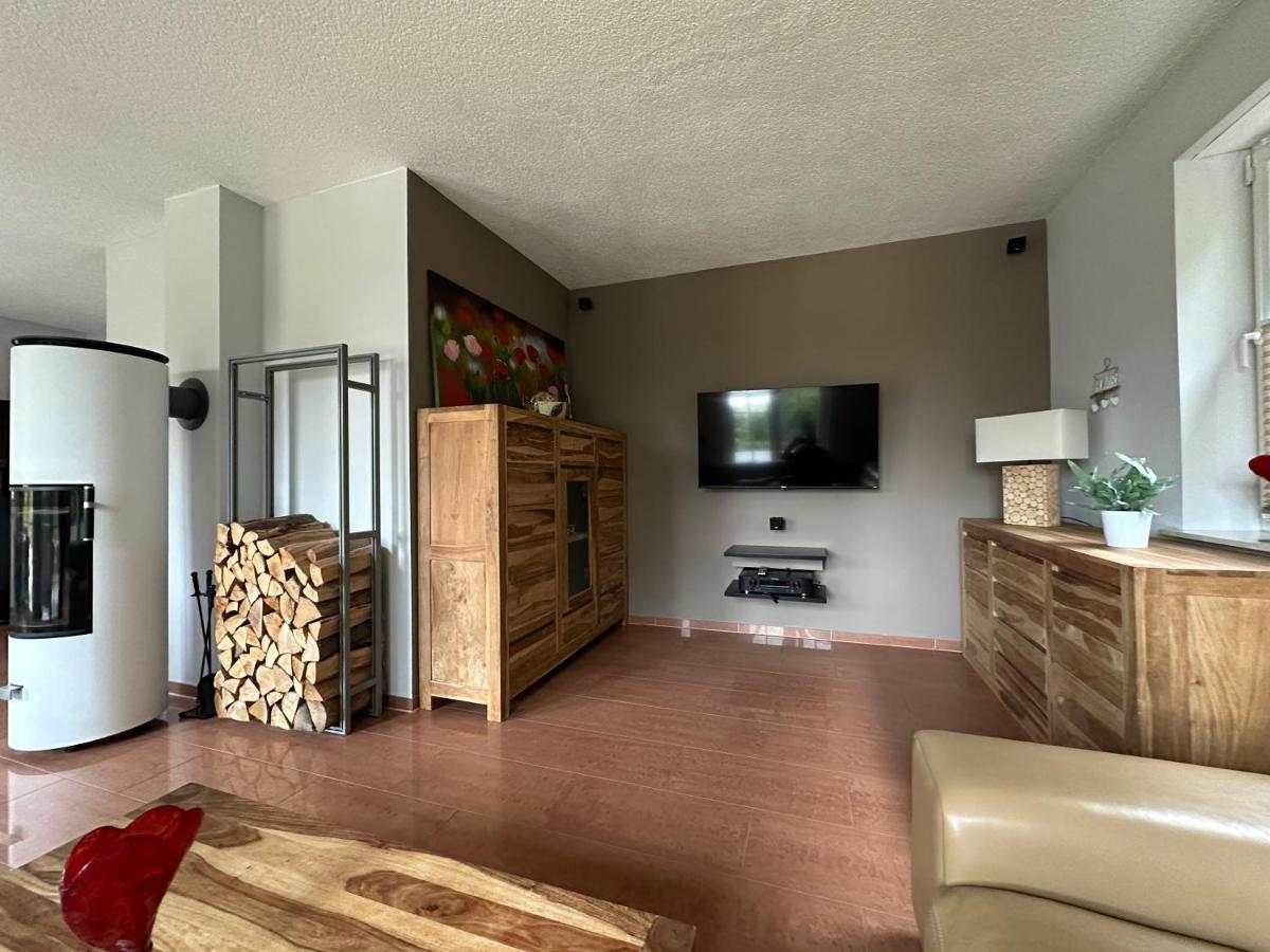 Stadtvilla In Leipzig 7 Personen 3 Schlafzimmer 2 Baeder Garten Und Terrasse Zentral Gelegen Messe Innenstadt Seen Luaran gambar