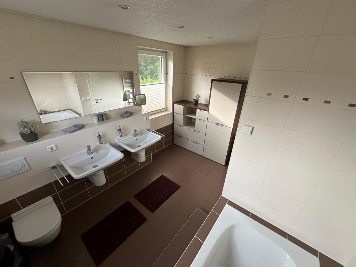 Stadtvilla In Leipzig 7 Personen 3 Schlafzimmer 2 Baeder Garten Und Terrasse Zentral Gelegen Messe Innenstadt Seen Luaran gambar
