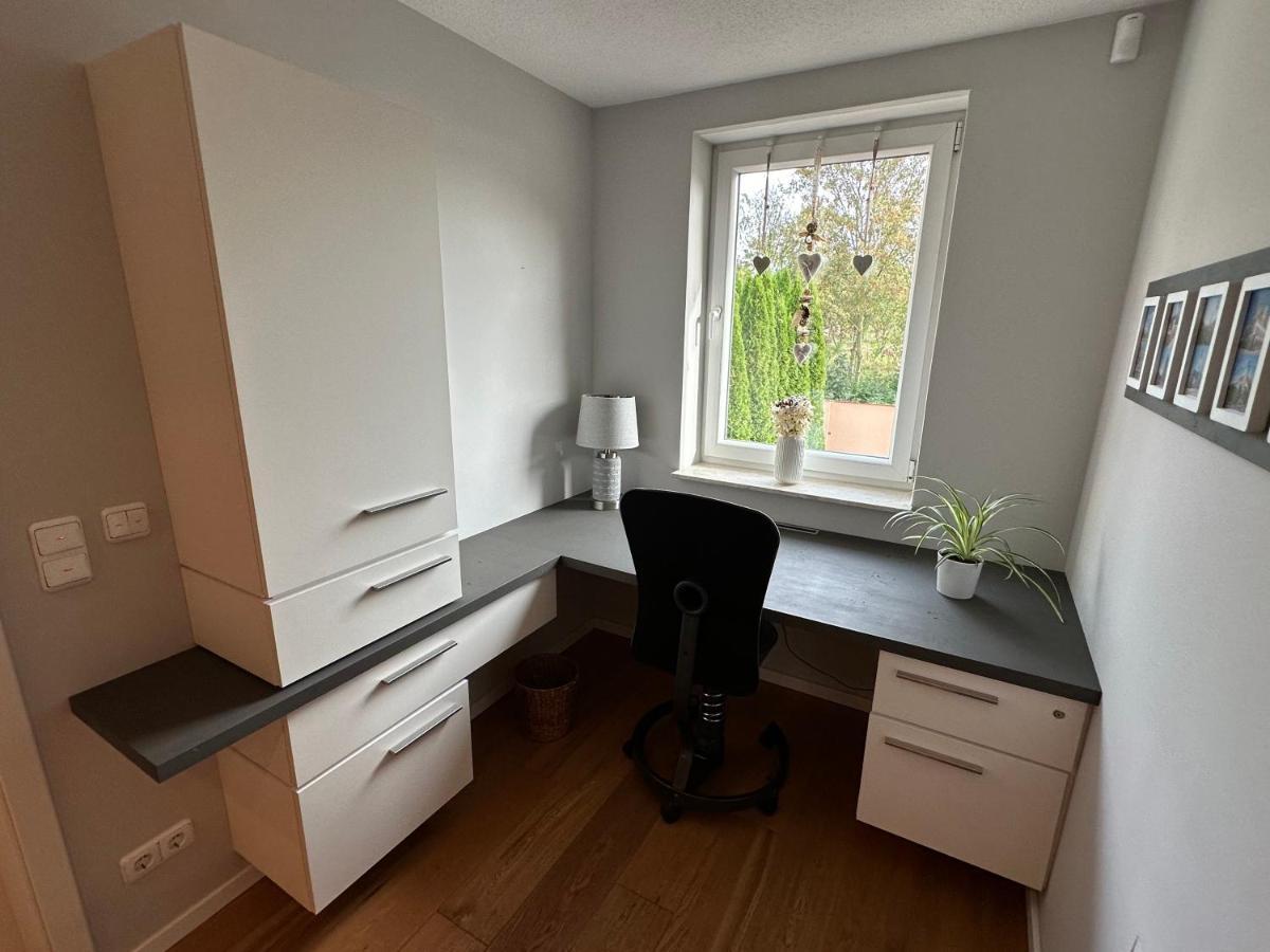 Stadtvilla In Leipzig 7 Personen 3 Schlafzimmer 2 Baeder Garten Und Terrasse Zentral Gelegen Messe Innenstadt Seen Luaran gambar