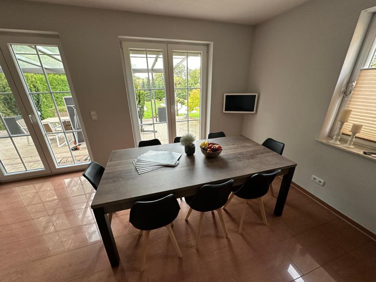 Stadtvilla In Leipzig 7 Personen 3 Schlafzimmer 2 Baeder Garten Und Terrasse Zentral Gelegen Messe Innenstadt Seen Luaran gambar