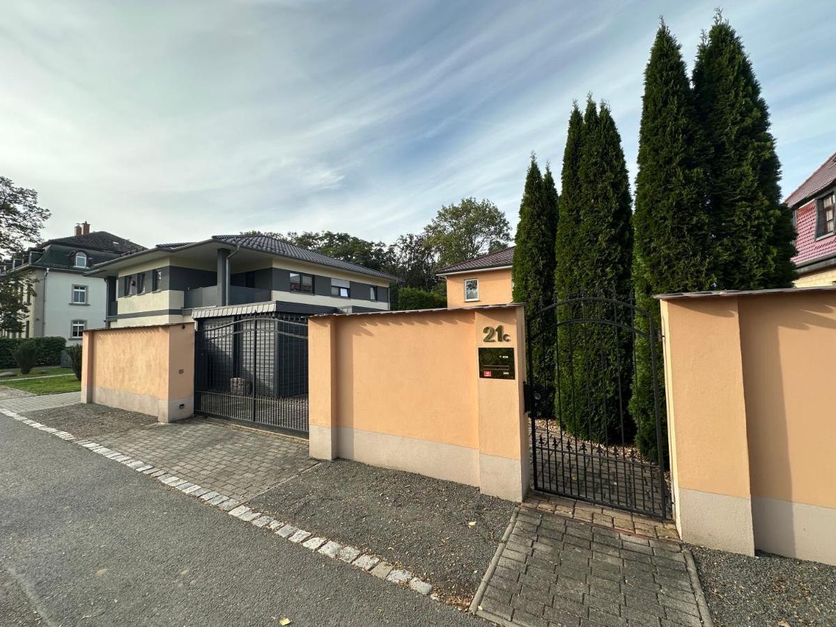 Stadtvilla In Leipzig 7 Personen 3 Schlafzimmer 2 Baeder Garten Und Terrasse Zentral Gelegen Messe Innenstadt Seen Luaran gambar
