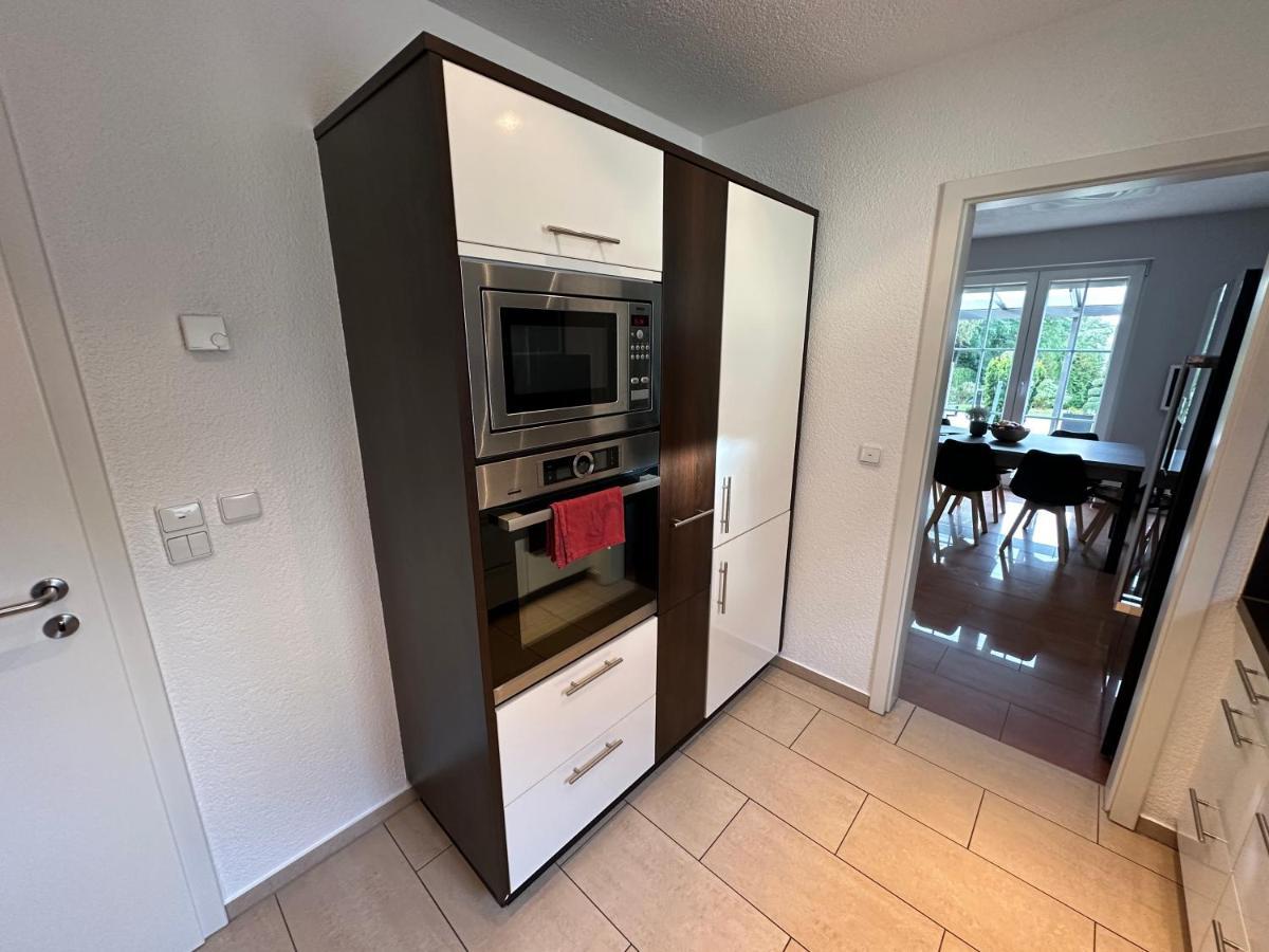 Stadtvilla In Leipzig 7 Personen 3 Schlafzimmer 2 Baeder Garten Und Terrasse Zentral Gelegen Messe Innenstadt Seen Luaran gambar